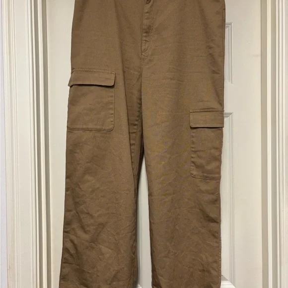 Quince Women's Wide Leg Tan Cargo Pants - Picture 2 of 8